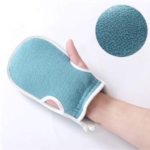 3-piece exfoliating body scrubber set including a glove, back strap, and mesh loofah. طقم ليفة تقشير الجسم يحتوي على قفاز تقشير، ليفة ظهر، وإسفنجة استحمام.