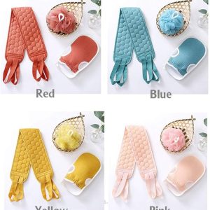 3-piece exfoliating body scrubber set including a glove, back strap, and mesh loofah. طقم ليفة تقشير الجسم يحتوي على قفاز تقشير، ليفة ظهر، وإسفنجة استحمام.