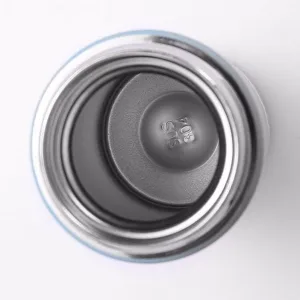 Red Smart Thermal Bottle with LED Temperature Display on Cap زجاجة حرارية ذكية حمراء مع شاشة قياس درجة الحرارة