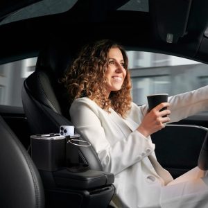 صندوق تخزين مسند ذراع السيارة أسود مع حاملي كوب قابلين للطي وخطافين للتنظيم العملي car armrest storage box black with 2 foldable cup holders and 2 headrest hooks multifunctional organizer